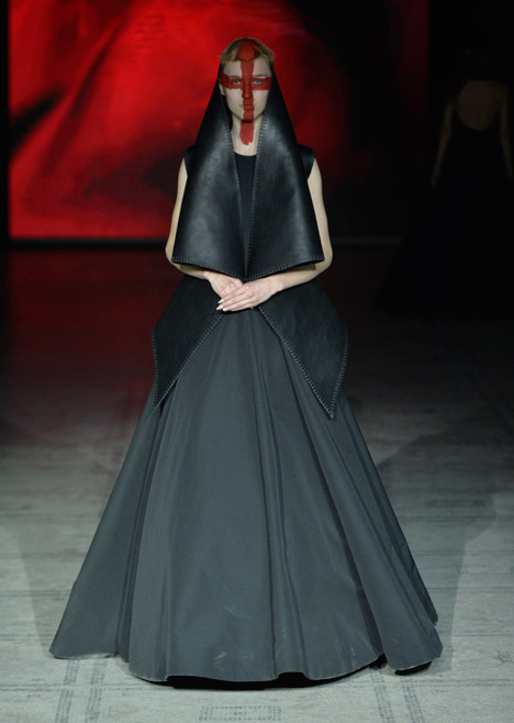 Gareth Pugh Autumn Winter 2015 at London Fashion Week