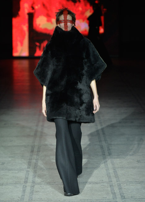 Gareth Pugh Autumn Winter 2015 at London Fashion Week