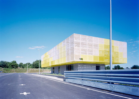 School extension at Coulommiers by Ateliers O-S Architectes