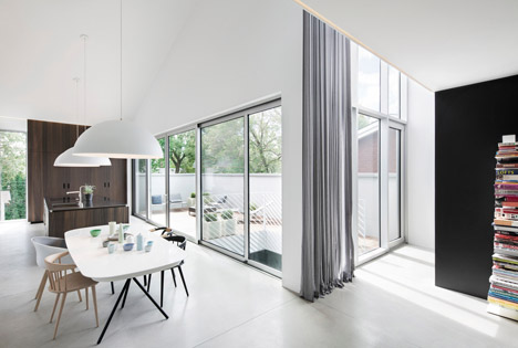 Holy Cross House by Thomas Balaban Architecte