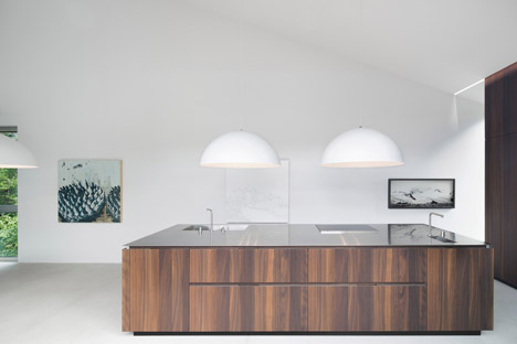 Holy Cross House by Thomas Balaban Architecte