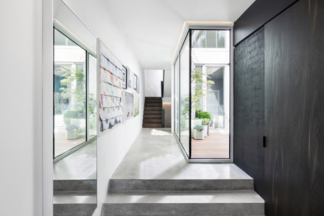 Holy Cross House by Thomas Balaban Architecte