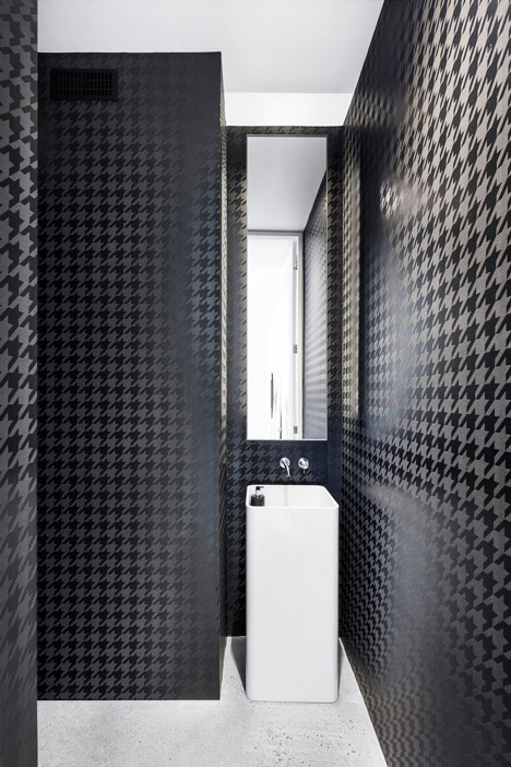 Holy Cross House by Thomas Balaban Architecte