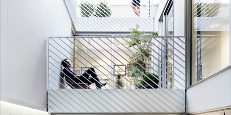 Holy Cross House by Thomas Balaban Architecte
