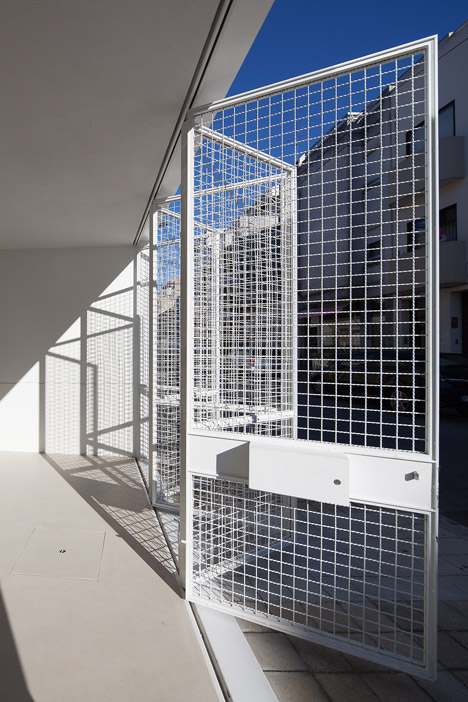 House in Lindo Vale by Cláudia Monteiro + Vitor Oliveira