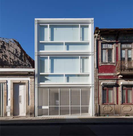 House in Lindo Vale by Cláudia Monteiro + Vitor Oliveira