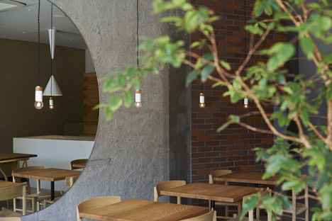 Ito-biyori-cafe-by-Ninkipen-Osaka-Japan_dezeen_468_3