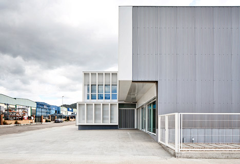 Office Building in Son Bugadelles Industrial Park by RipollTizon