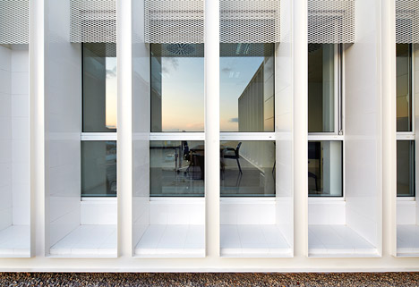 Office Building in Son Bugadelles Industrial Park by RipollTizon