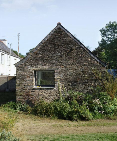 An old barn converted into an artist studio in Brittany by Modal Architecture