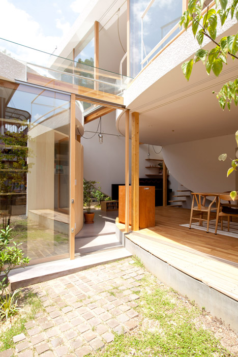 Park and House by Tsuyoshi Kawata