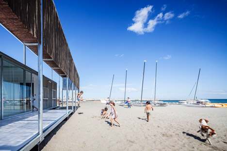 Sailing school in Sotogrande by Hector Fernandez