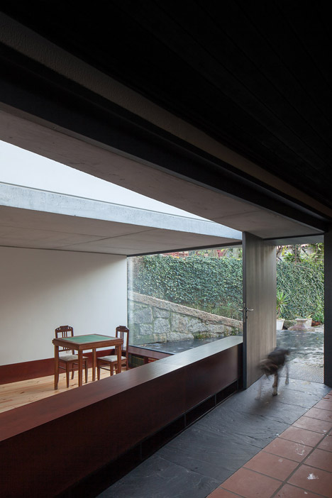 Sala em Pala, Portugal by Nuno Melo Sousa Architect