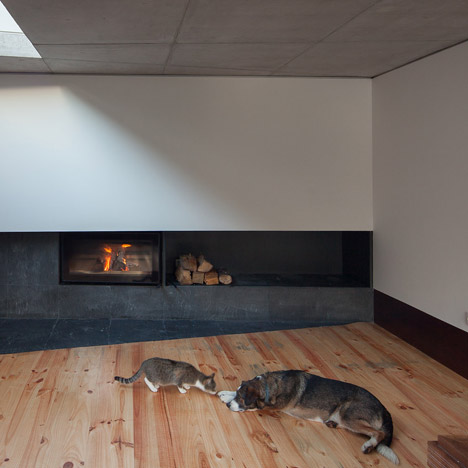 Sala em Pala, Portugal by Nuno Melo Sousa Architect