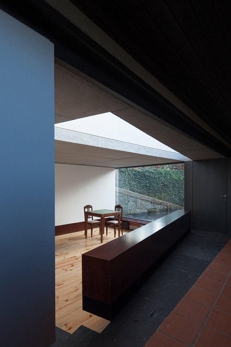 Sala em Pala, Portugal by Nuno Melo Sousa Architect