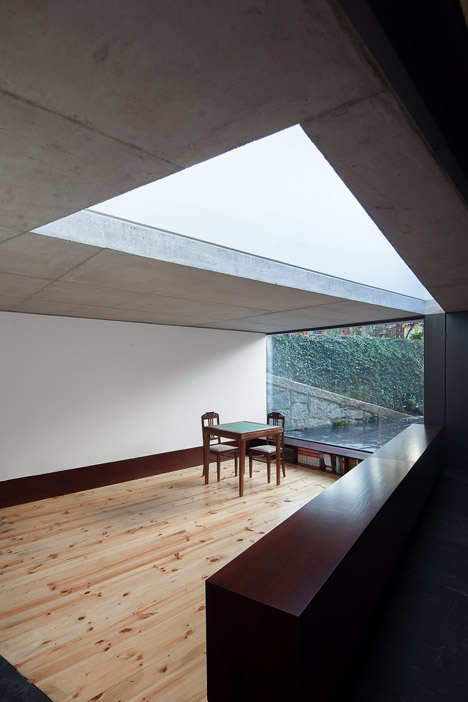 Sala em Pala, Portugal by Nuno Melo Sousa Architect