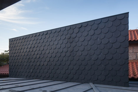 Sala em Pala, Portugal by Nuno Melo Sousa Architect