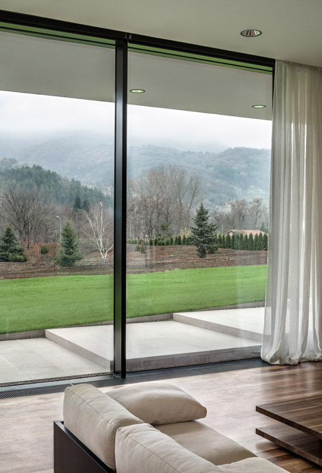 Slight slope long house by I-O Architects