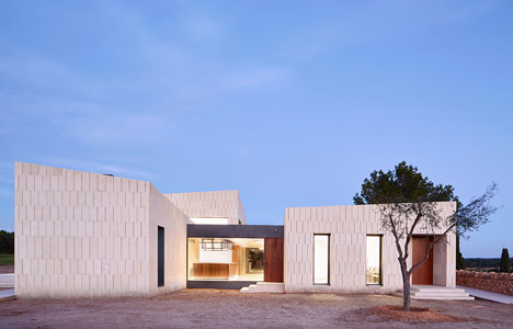 Stone Clubhouse by GRAS Arquitectos