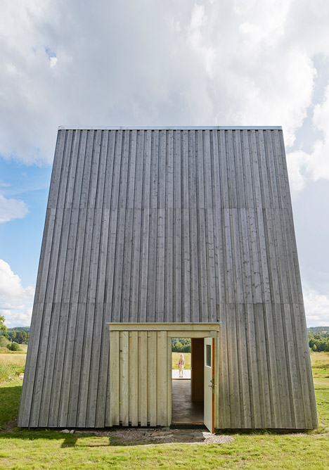 Summer house in Sweden by Leo Qvarsebo