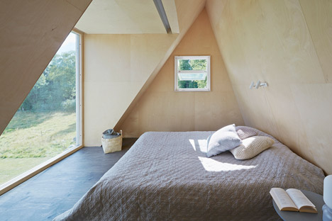 Summer house in Sweden by Leo Qvarsebo