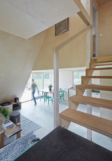 Summer house in Sweden by Leo Qvarsebo