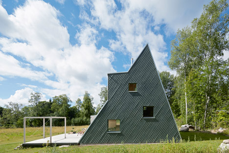 Summer house in Sweden by Leo Qvarsebo