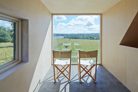 Summer house in Sweden by Leo Qvarsebo