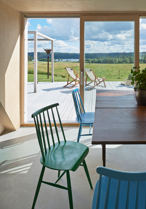 Summer house in Sweden by Leo Qvarsebo