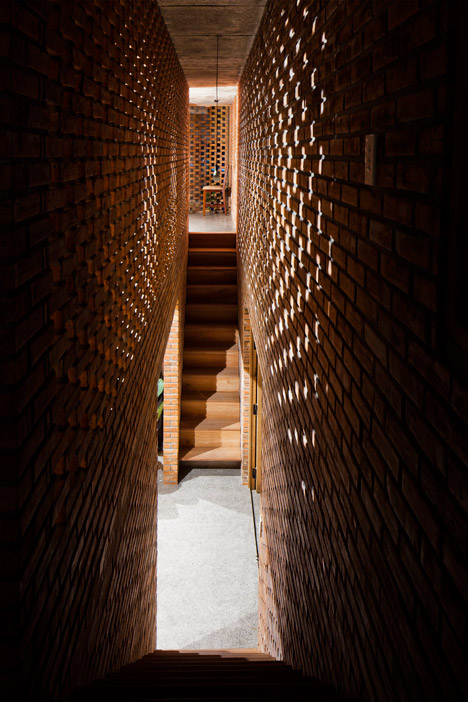 The Termitary House by Tropical Space