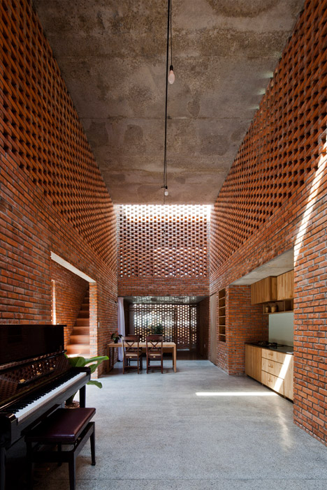 The Termitary House by Tropical Space