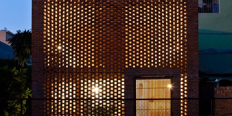 The Termitary House by Tropical Space
