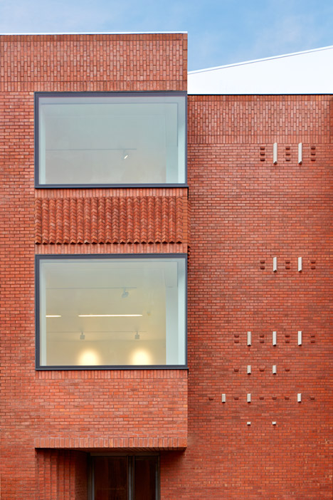 The Whitworth, Manchester by MUMA