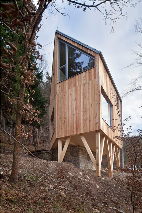 Wooden Cabin by A.LT ARCHITEKTI