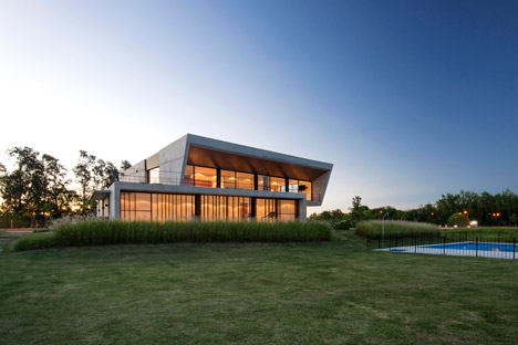 Yacht Club by Estudio Ramos