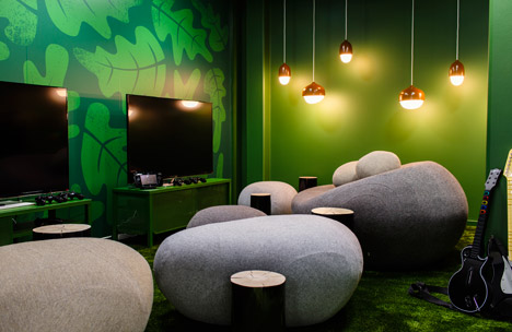 Candy-Crush-King-offices-by-Adolfsson-and-Partners-photo-credit-Joachim-Belaieff_dezeen_468_19