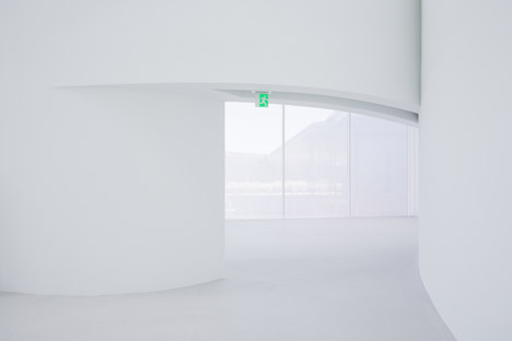 Corning-Museum-of-Glass-by-Thomas-Phifer-and-Partners-photo-credit-Iwan-Baan-b_dezeen_468_0