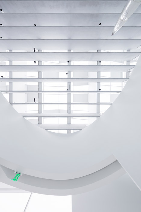 Corning-Museum-of-Glass-by-Thomas-Phifer-and-Partners-photo-credit-Iwan-Baan-b_dezeen_468_2