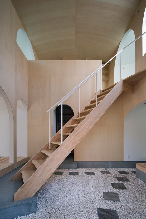 Courtyard in Kudamatsu by Container Design