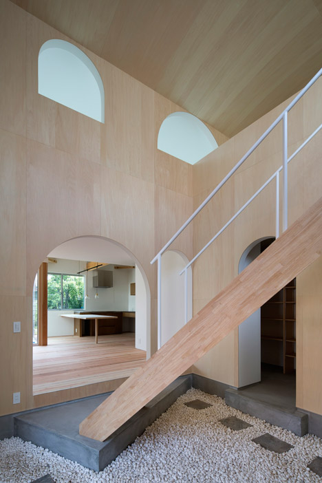Courtyard in Kudamatsu by Container Design