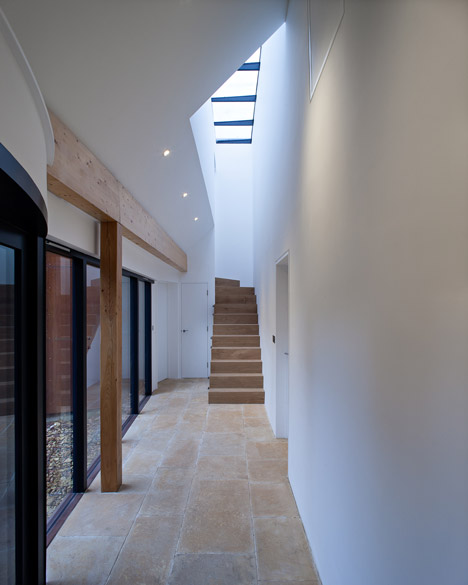 Gasworks cottage by Chris Dyson