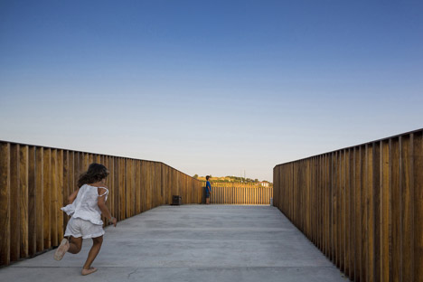 House in Caxias by António Costa Lima Arquitectos