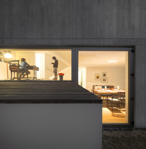 House in Caxias by António Costa Lima Arquitectos