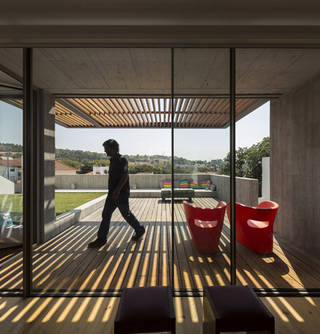 House in Caxias by António Costa Lima Arquitectos