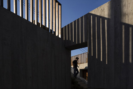 House in Caxias by António Costa Lima Arquitectos