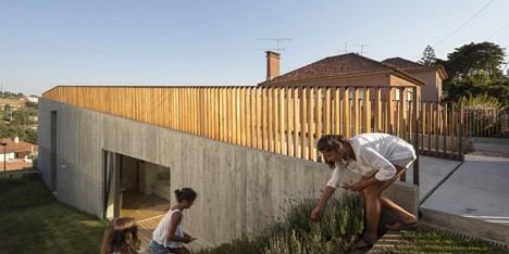 House in Caxias by António Costa Lima Arquitectos