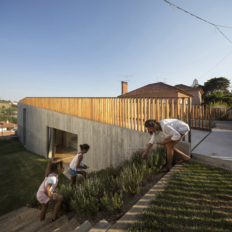 House in Caxias by António Costa Lima Arquitectos