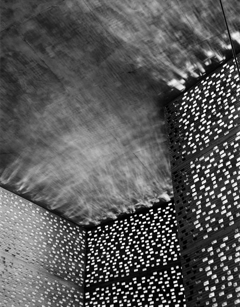 Koluma 01_Peter Zumthor_Helene-Binet_architectural-photography_dezeen_468_2
