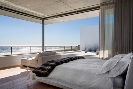 Pearl Bay Residence by Gavin Maddock Design Studio