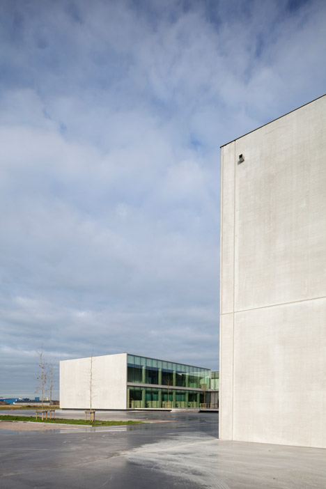 Rob Systems office by Govaert & Vanhoutte